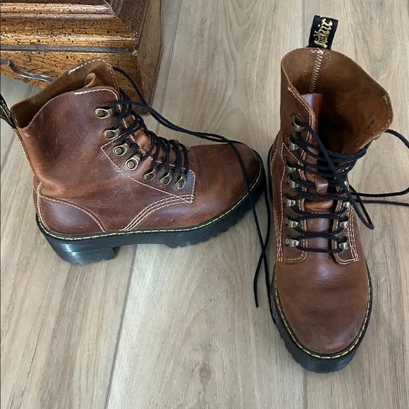 Dr Marten Leona lace up combat boots size 5 - Picture 2 of 9